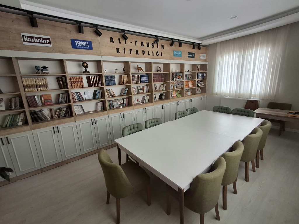 Nezih Kitaplık ve Grup Tahlil Salonu